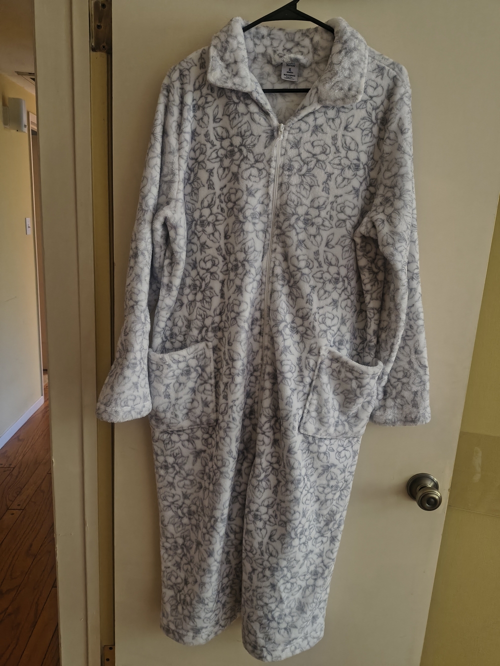 croft & barrow White and Gray Floral Zip-Front Kids Robe